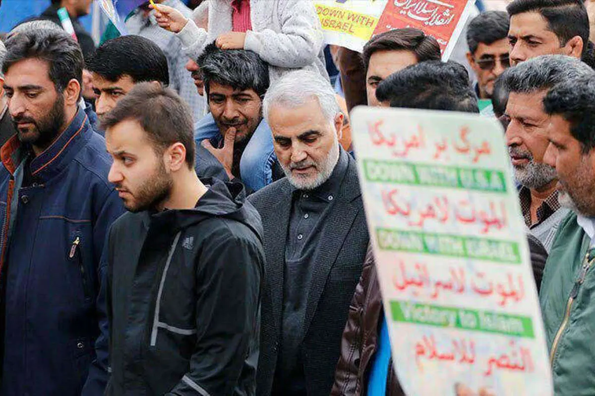 (تصویر) سردار سلیمانی در راهپیمایی ۲۲ بهمن