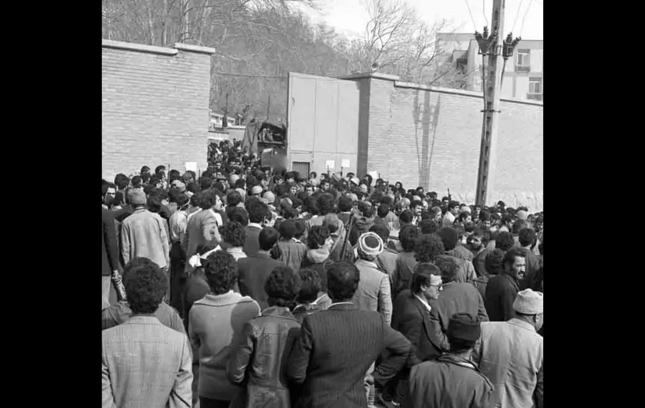 (تصاویر) ۲۳ بهمن ۱۳۵۷ سالروز تصرف زندان اوین