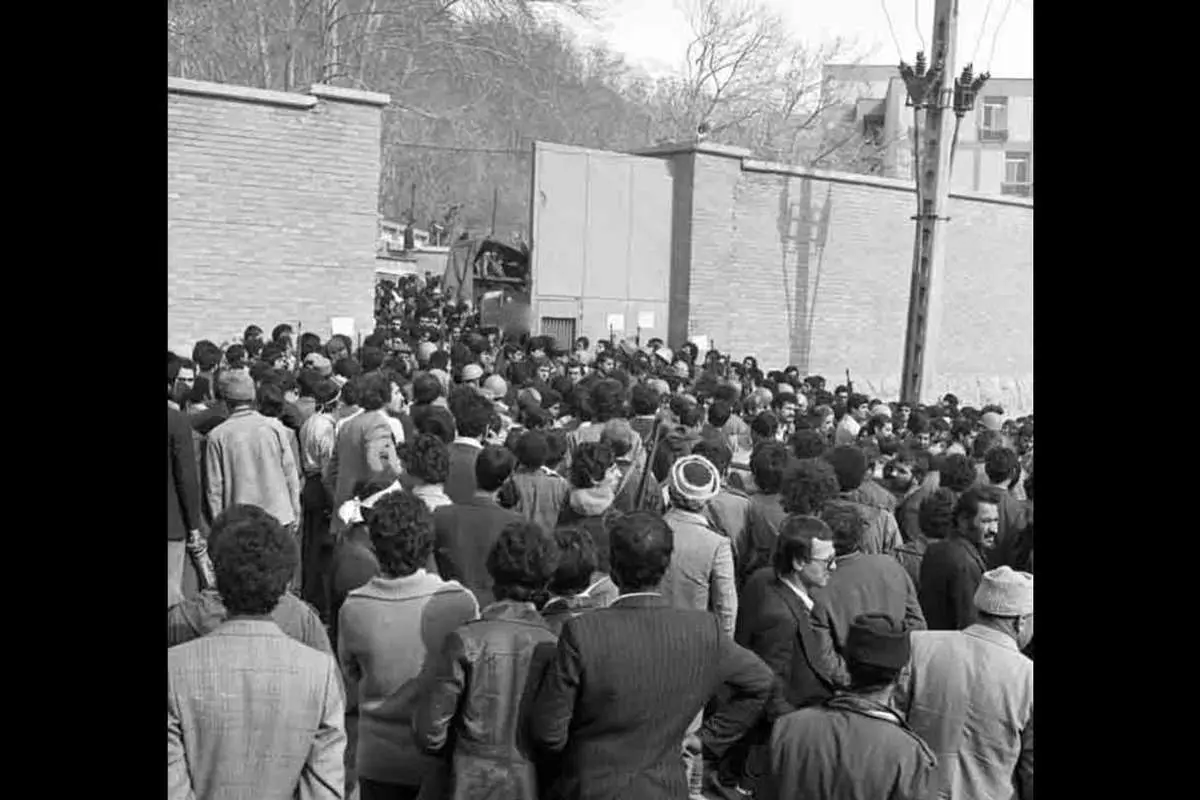 (تصاویر) ۲۳ بهمن ۱۳۵۷ سالروز تصرف زندان اوین
