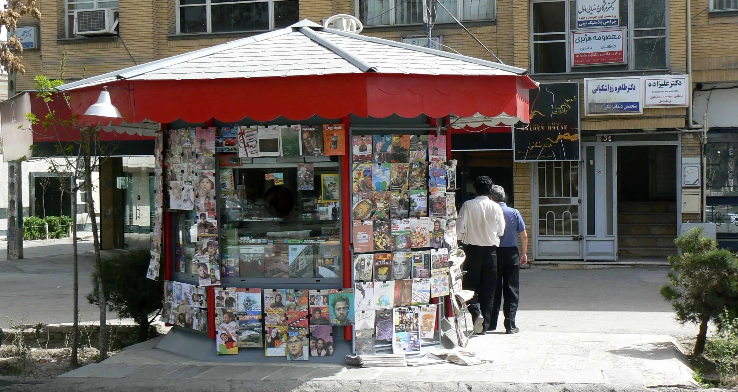 خرید و فروش دکه‌های یک میلیارد تومانی در تهران!