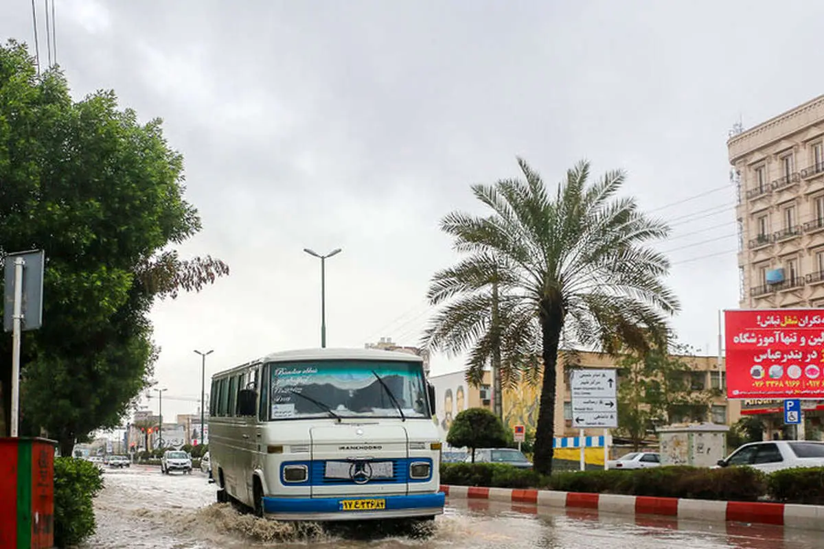 (تصاویر) آبگرفتگی در معابر بندرعباس و قم