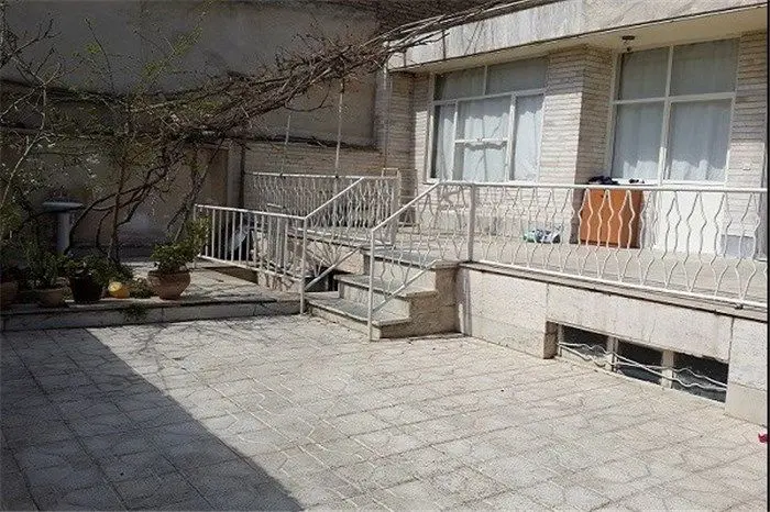 سبقت تورمی کلنگی از آپارتمان