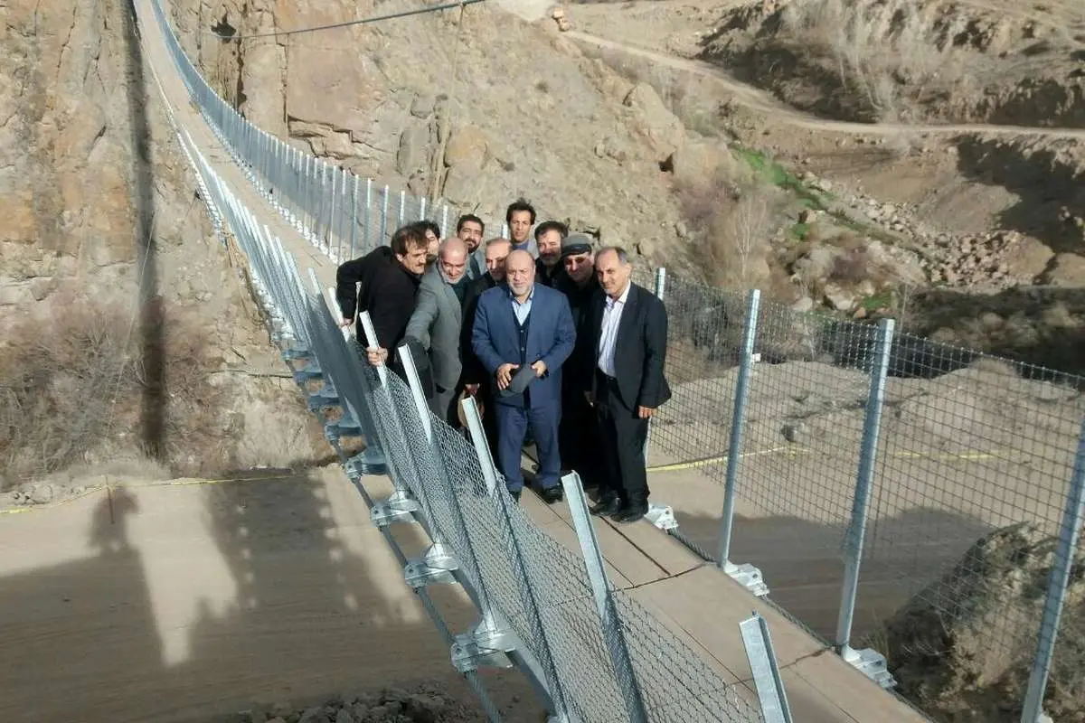 نخستین پل تمام شیشهای ایران در انتظار افتتاح