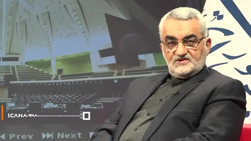 (ویدئو) توضیح بروجردی درباره جنجال در در مراسم وداع با شهدا