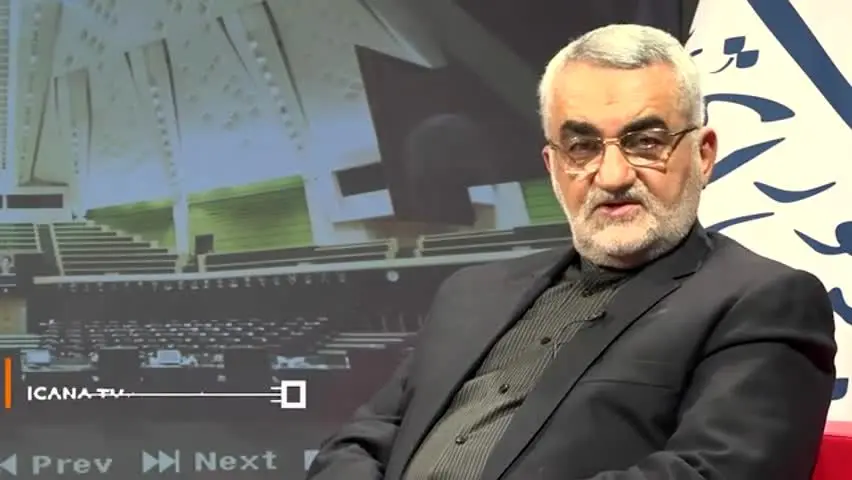(ویدئو) توضیح بروجردی درباره جنجال در در مراسم وداع با شهدا