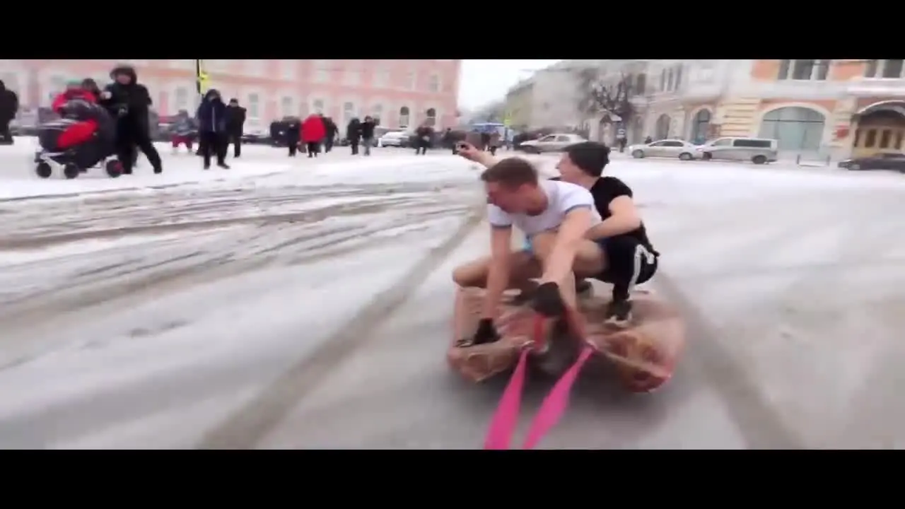 (ویدیو) فرش پرنده در روسیه!