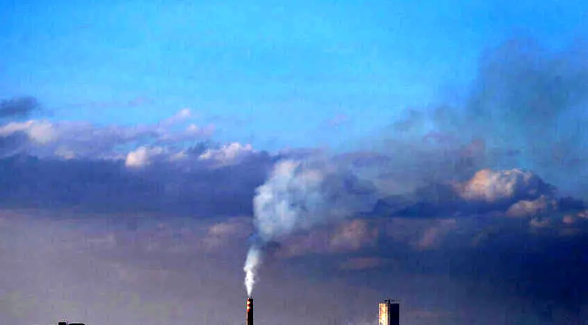 (تصاویر) نیروگاهی که آب، خاک و هوا را می‌بلعد!