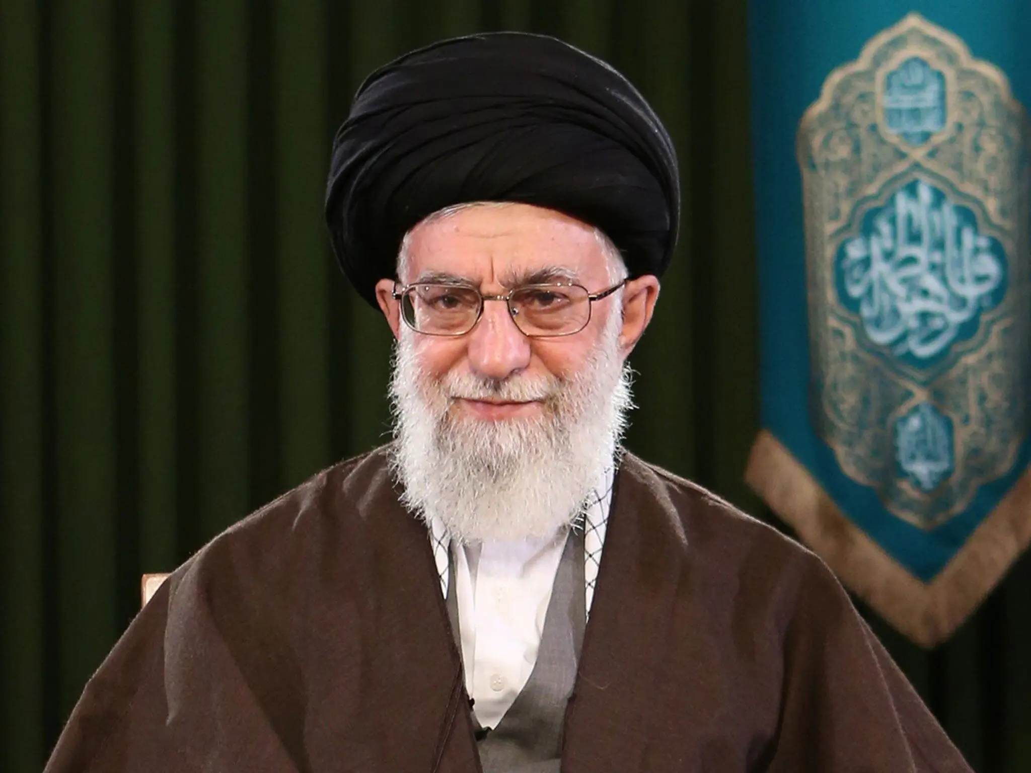 نظر رهبر انقلاب درباره «حجاب با چادر رنگی»