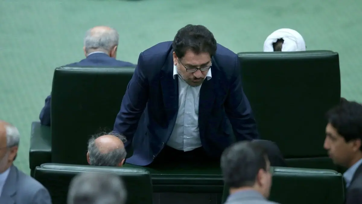 بگو مگو در مجلس بر سر سیگار