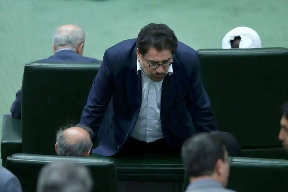 بگو مگو در مجلس بر سر سیگار
