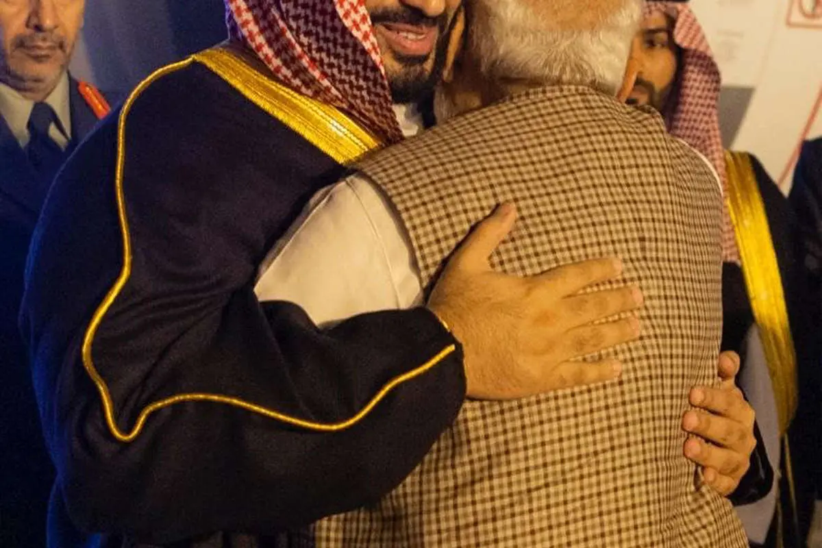 (تصاویر) استقبال خلاف عرف نخستوزیر هند از بنسلمان