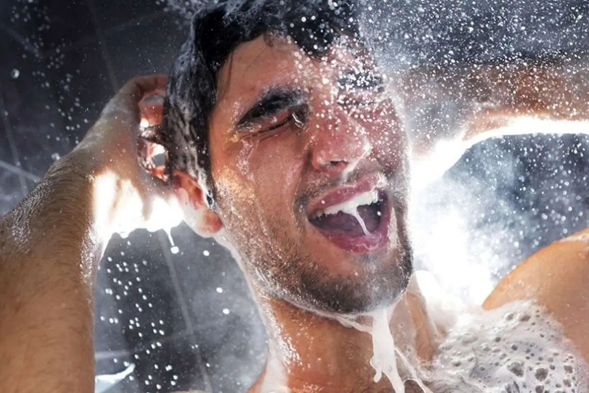 استرس دارید؟ آواز بخوانید و دوش آب سرد بگیرید