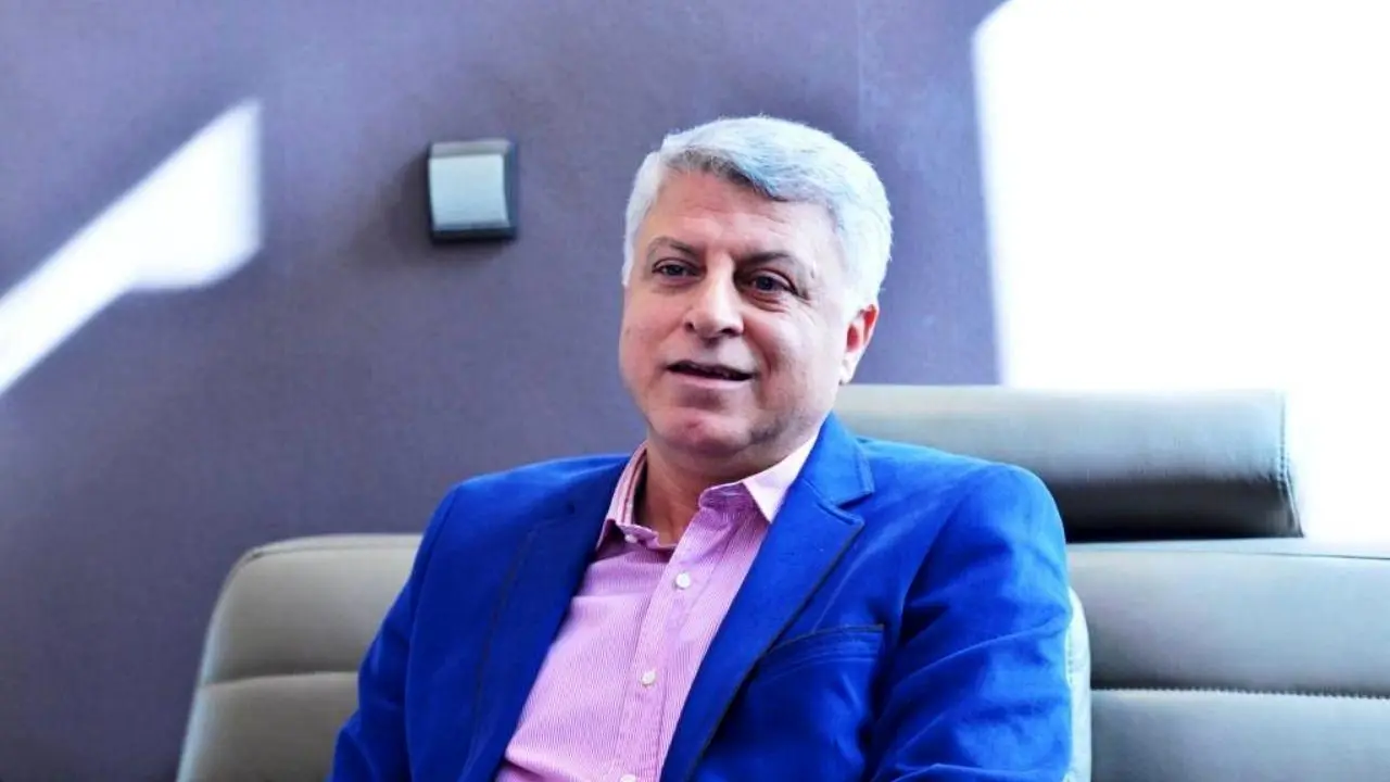 روستا‌ها آب و برق نداشت، شاه به فکر خرید جزیره سنگاپور بود