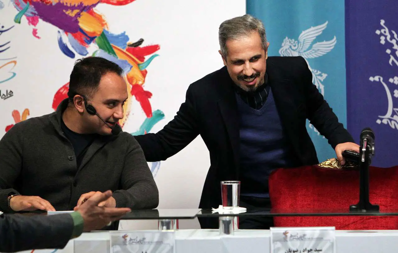 (تصاویر) حرکات بامزه جواد رضویان در اکران «زهرمار»