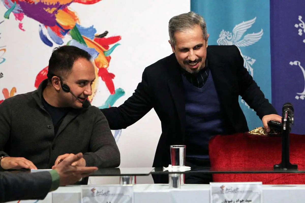 (تصاویر) حرکات بامزه جواد رضویان در اکران «زهرمار»