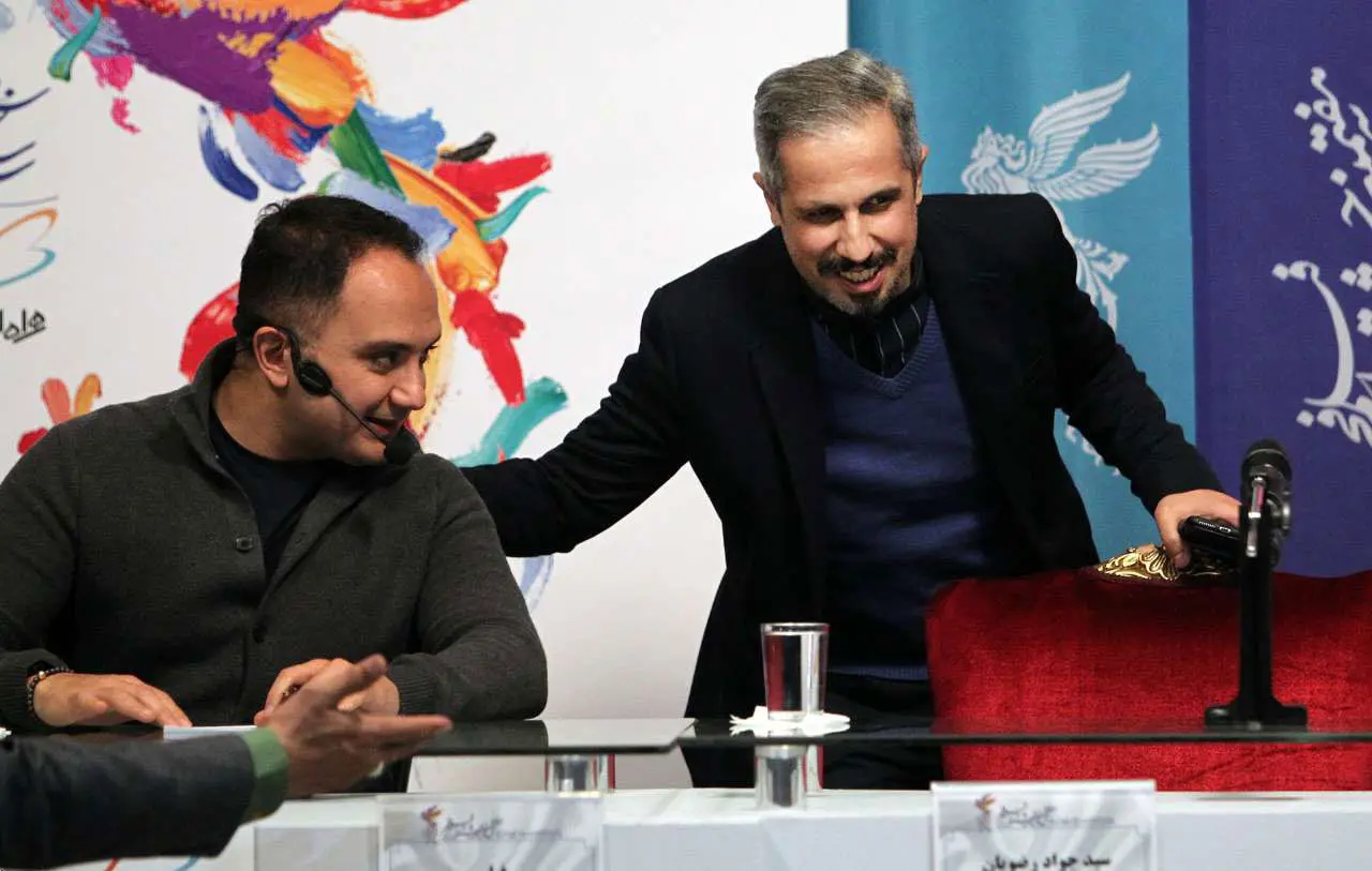 (تصاویر) حرکات بامزه جواد رضویان در اکران «زهرمار»