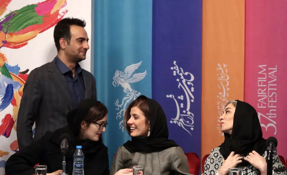 (تصاویر) سکنات خاص خانم بازیگر در اکران "جمشیدیه"