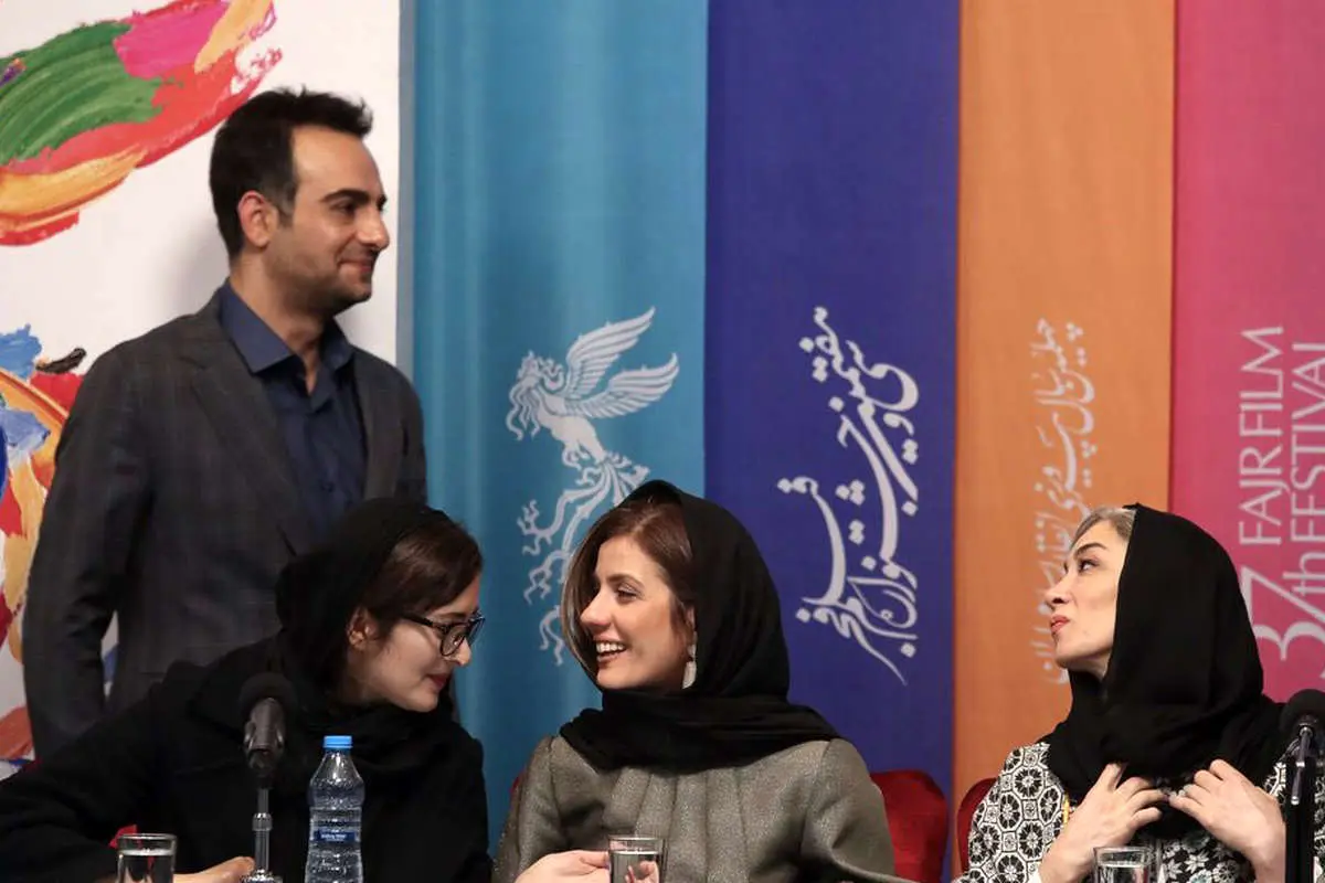 (تصاویر) سکنات خاص خانم بازیگر در اکران "جمشیدیه"
