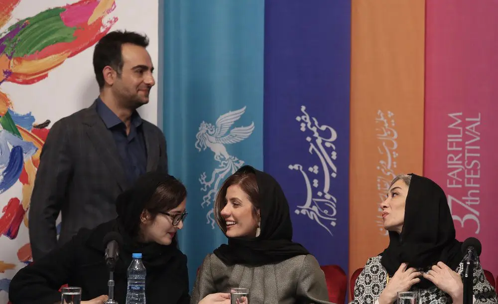 (تصاویر) سکنات خاص خانم بازیگر در اکران "جمشیدیه"