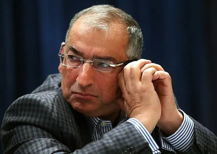 بهمن انقلاب به راه افتاده بود