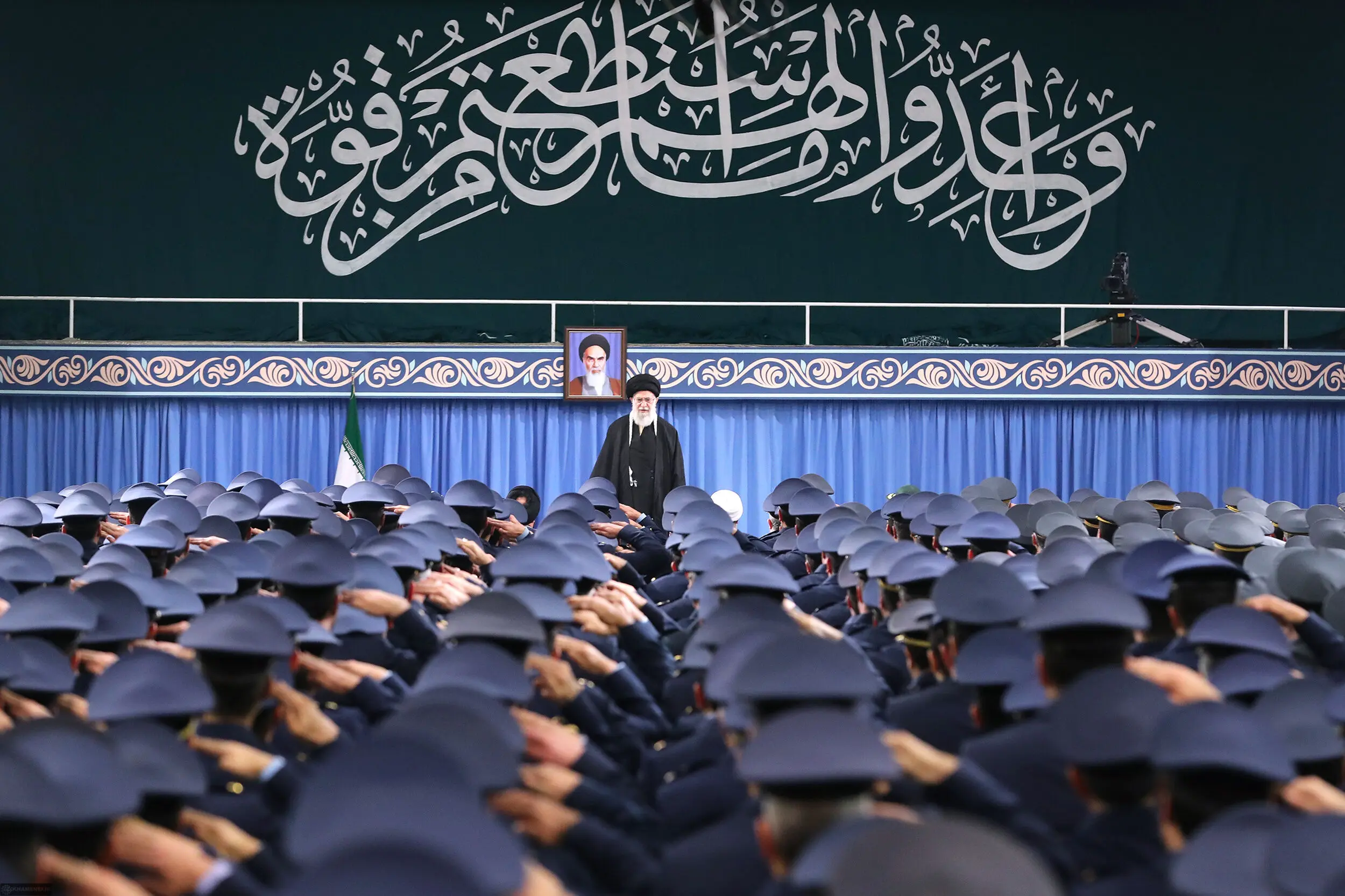 (تصاویر) دیدار فرماندهان و کارکنان نیروی هوایی ارتش با رهبر انقلاب