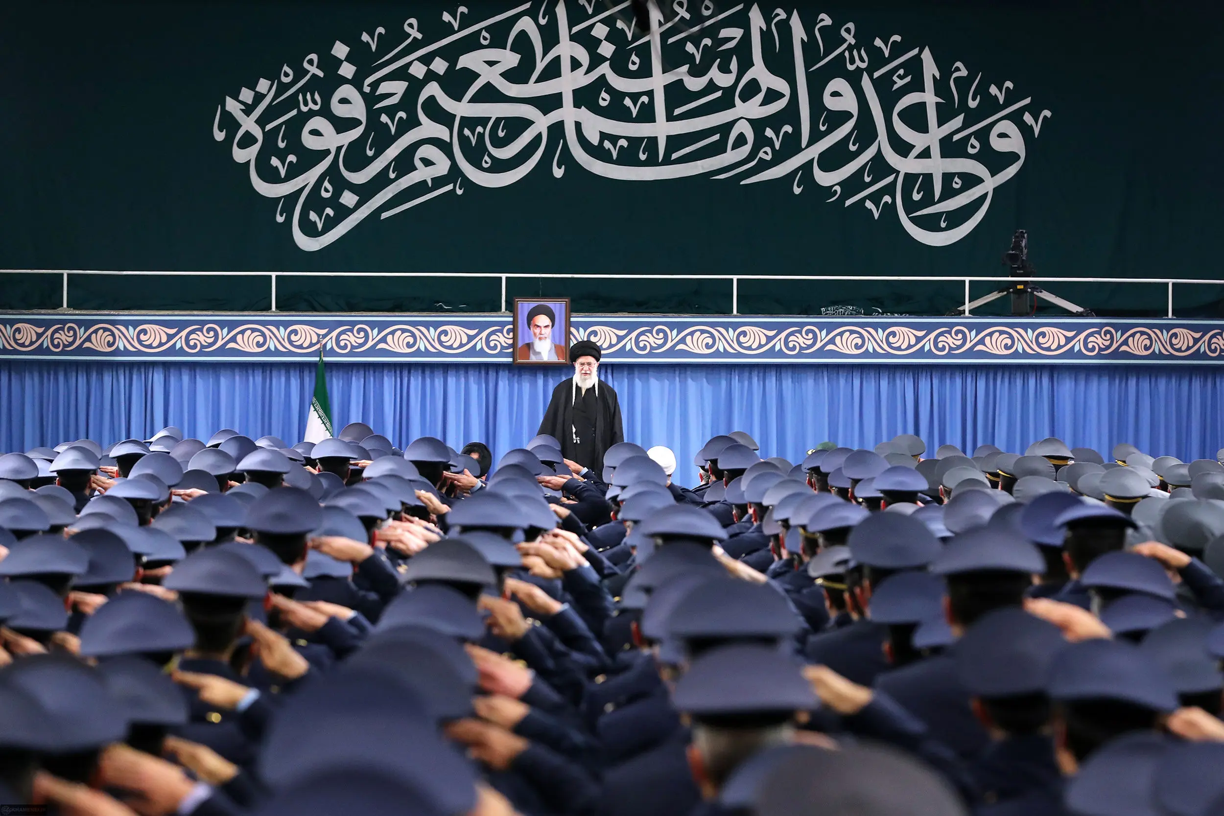 (تصاویر) دیدار فرماندهان و کارکنان نیروی هوایی ارتش با رهبر انقلاب