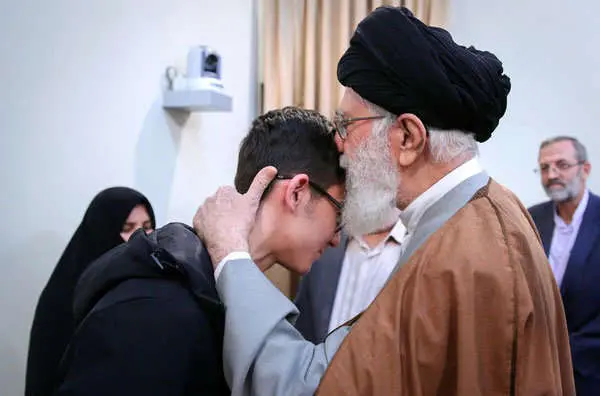(عکس) دیدار شطرنجباز ایرانی با رهبر انقلاب