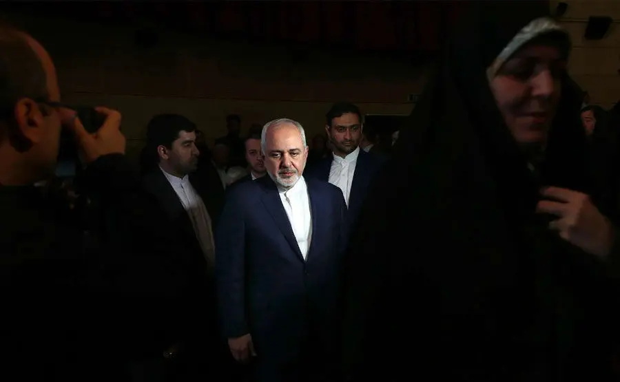 (تصاویر) تقدیر از ظریف در همایش "جشن جهان نوروز"
