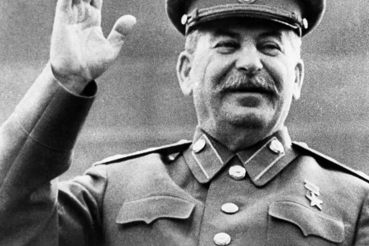 کمونیستی که قرار بود کشیش شود!