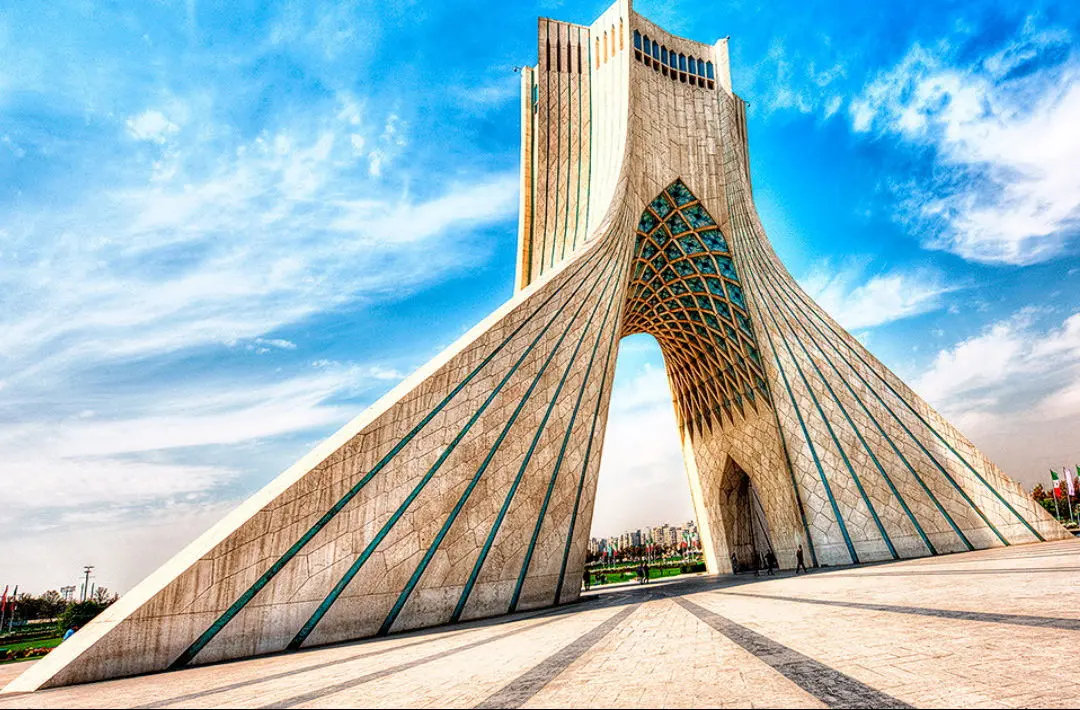 تکذیب نشت آب زیر برج آزادی