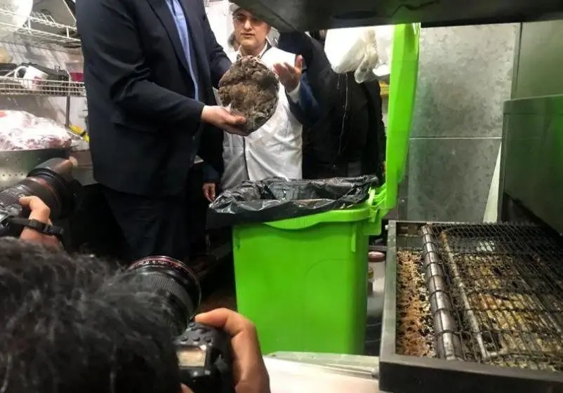 گوشت یخی در فست‌فود لاکچری برج میلاد!