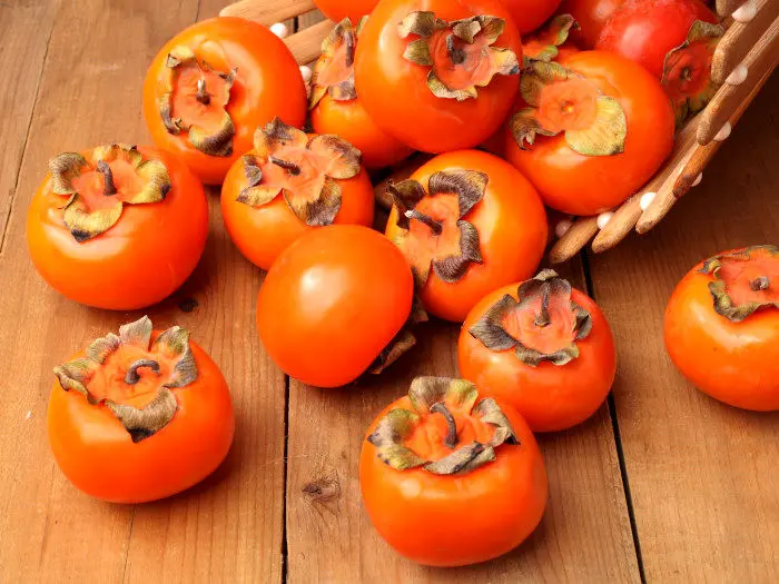 ۸ خاصیت شگفت‌انگیز خرمالو برای بدن
