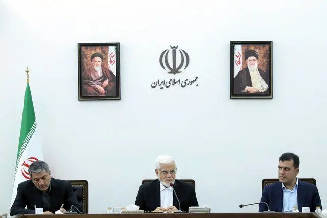 عارف: از اقدامات کوتاه‌مدت و رقابتی در حوزه امنیت فضای سایبر پرهیز کرد