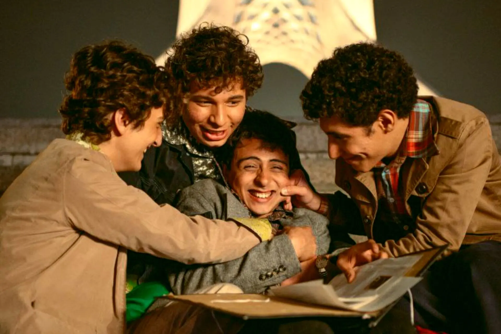 بازیگران روی فرش قرمز در اکران خصوصی بچه مردم