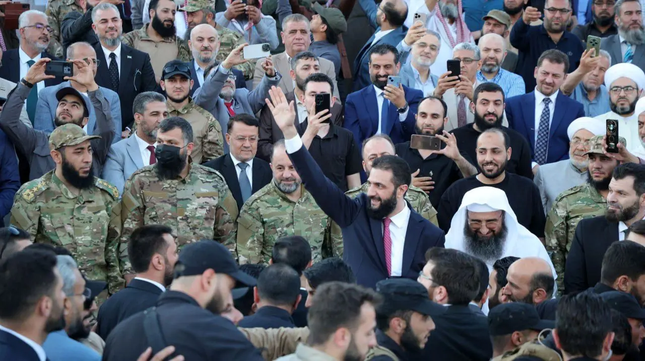 ببینید؛ جولانی کلید حلب را تحویل گرفت