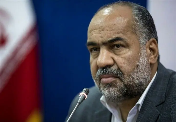 نماینده مجلس: جشن با کیک ۱۲ متری ربطی به تولد من نداشت