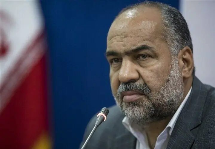 نماینده مجلس: جشن با کیک ۱۲ متری ربطی به تولد من نداشت