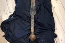 کشف شمشیر تاریخی از دل رودخانه 