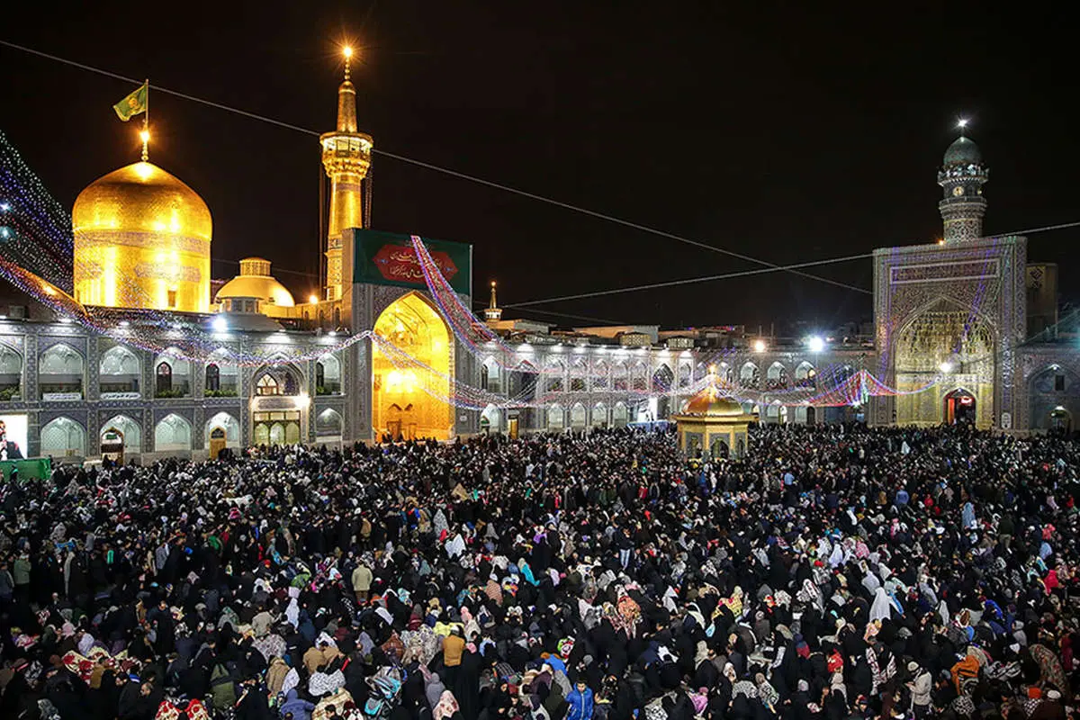 (تصاویر) لحظه تحویل سال ۱۳۹۸ در حرم امام رضا (ع)