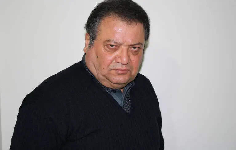 (تصاویر) ورود زنده‌یاد محمد مطیع به ایران در دهه هشتاد