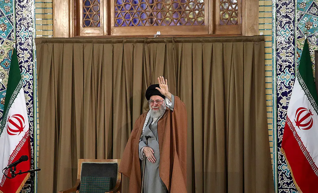 (تصاویر) سخنرانی رهبر انقلاب در حرم مطهر رضوی