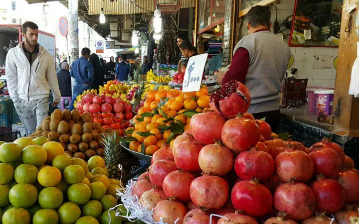 فراوانی در بازار میوه با قیمت‌های عجیب و غریب
