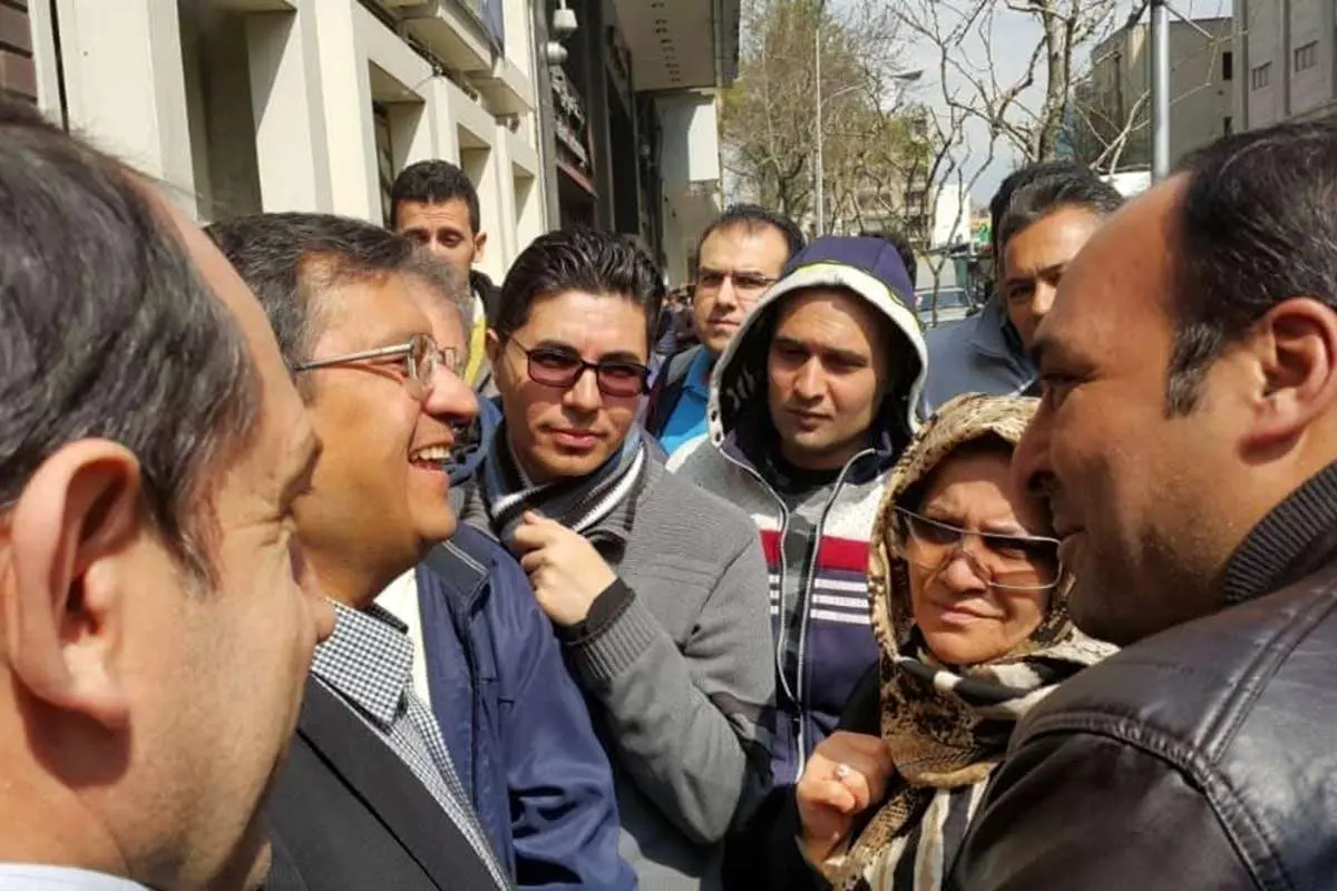 بازدید سرزده رئیس بانک مرکزی از صرافیهای تهران