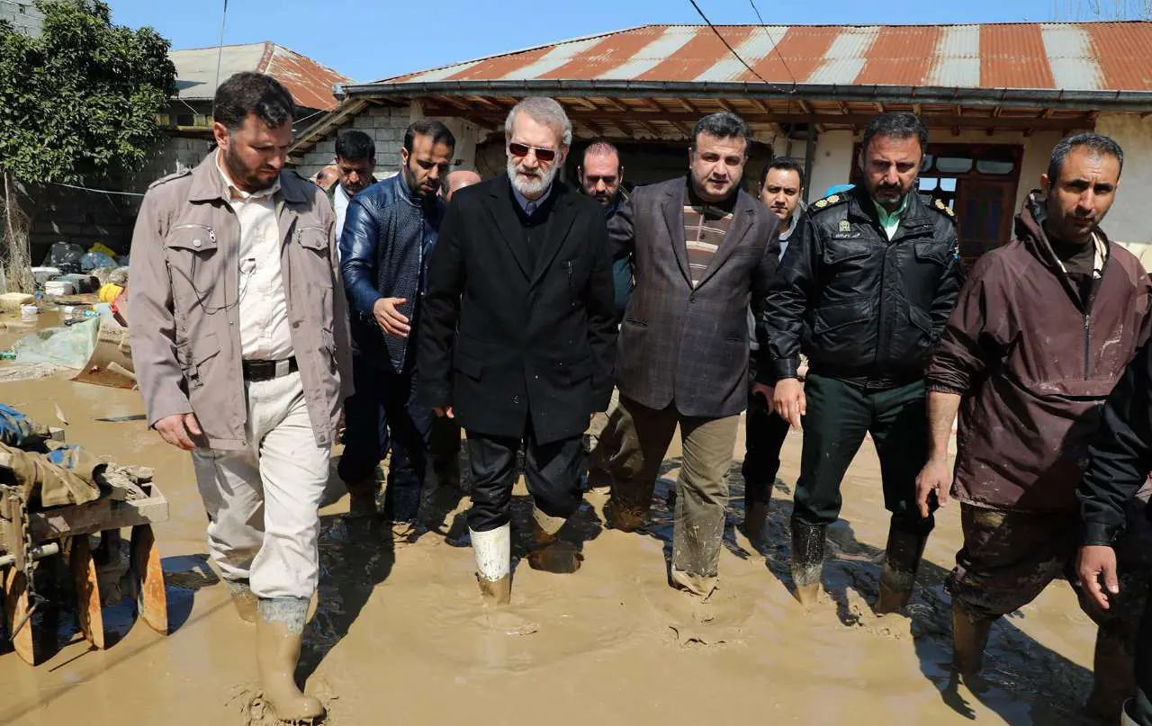 (تصاویر) بازدید علی لاریجانی از مناطق سیل‌زده مازندران