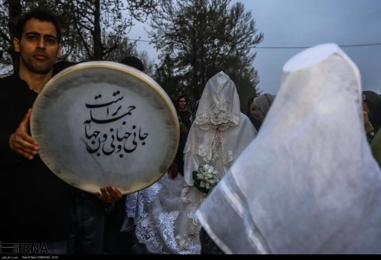 (تصاویر) عروسی دختر و پسری از سیل‌زدگان آق‌قلا