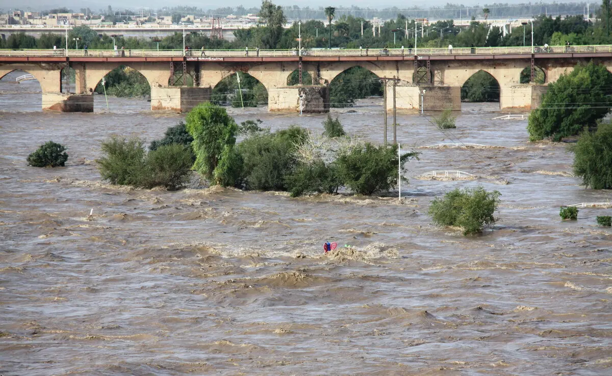 جاده ساحلی دزفول به زیر آب رفت!