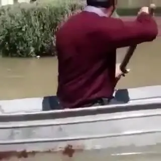 (ویدیو) هجوم مار‌ها به آق‌قلای سیل‌زده!