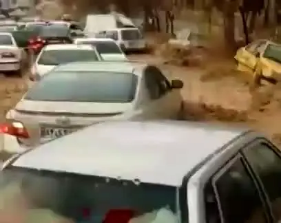 (ویدیو) فیلمی دیده نشده از لحظه وحشتناک شروع سیل در شیراز