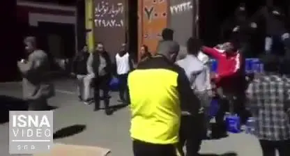 (ویدئو) بیرانوند در حال آماده سازی کمک‌های مردمی به لرستان