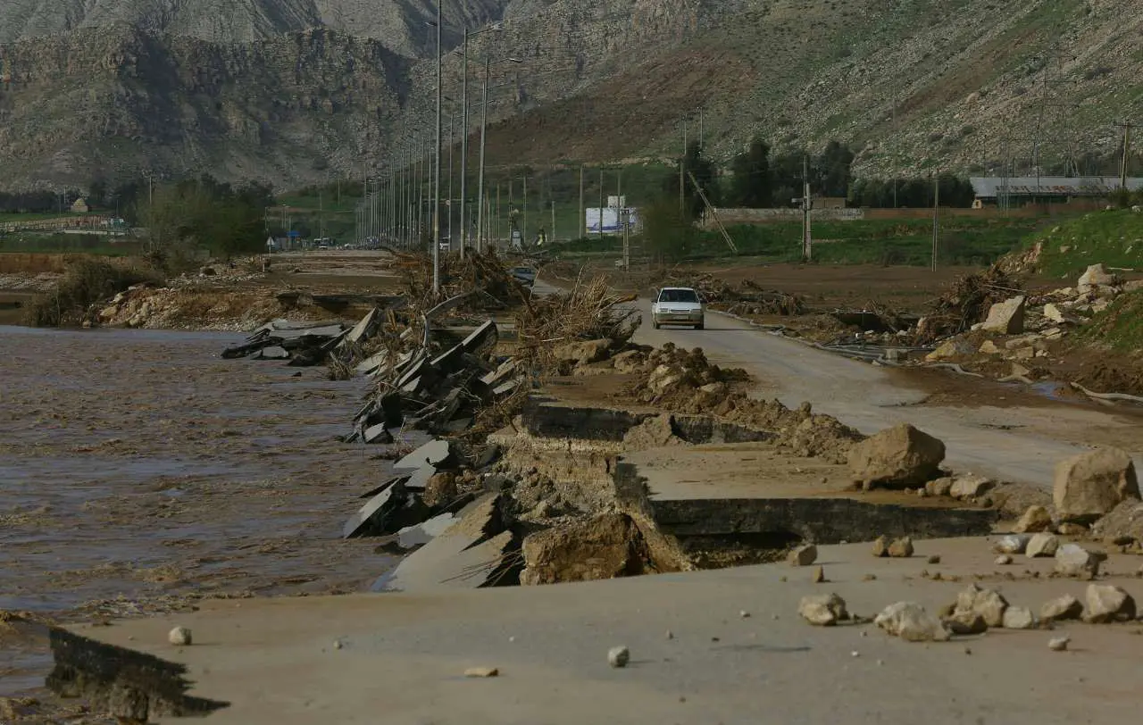 (تصاویر) تخریب زیرساخت‌های اساسی لرستان براثر سیل